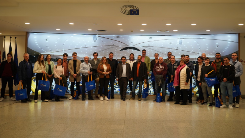 30 Neumitglieder der CDU Bochum tourten kürzlich in die Europastadt Brüssel: Im Europäischen Parlament wurden sie vom CDU-Europaabgeordneten Dennis Radtke empfangen. (Foto: Julian Kendziora)